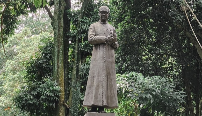 Patung Pastor Verbraak